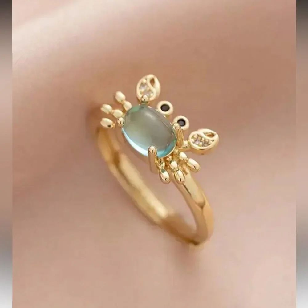 Crab Ring with Blue Gemstone Q51